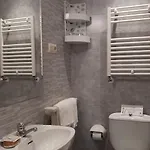Alvaro Hotel *